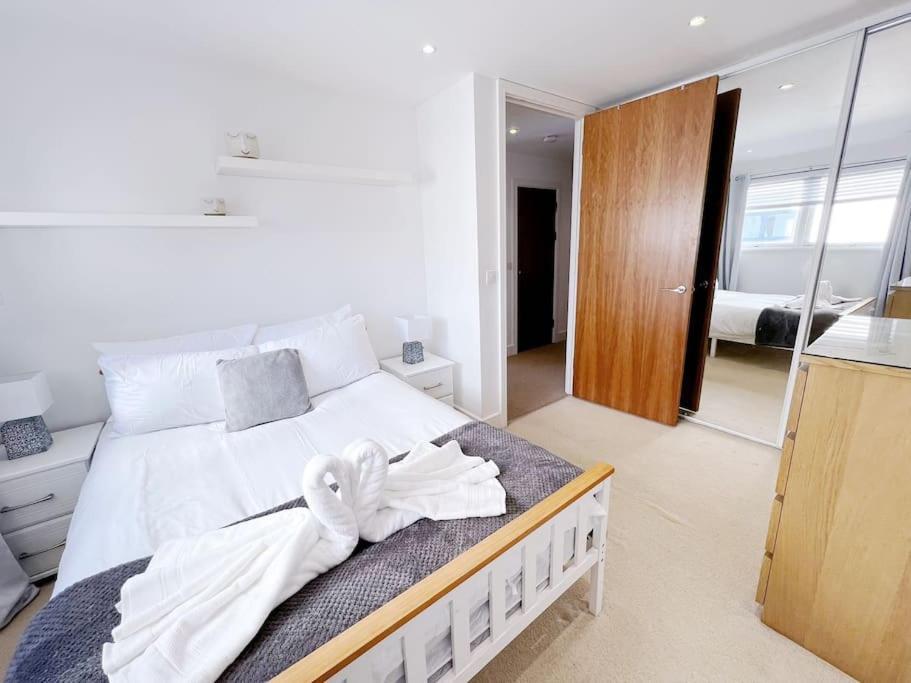 Stylish Seaview One-Bedroom Apt Swansea Extérieur photo