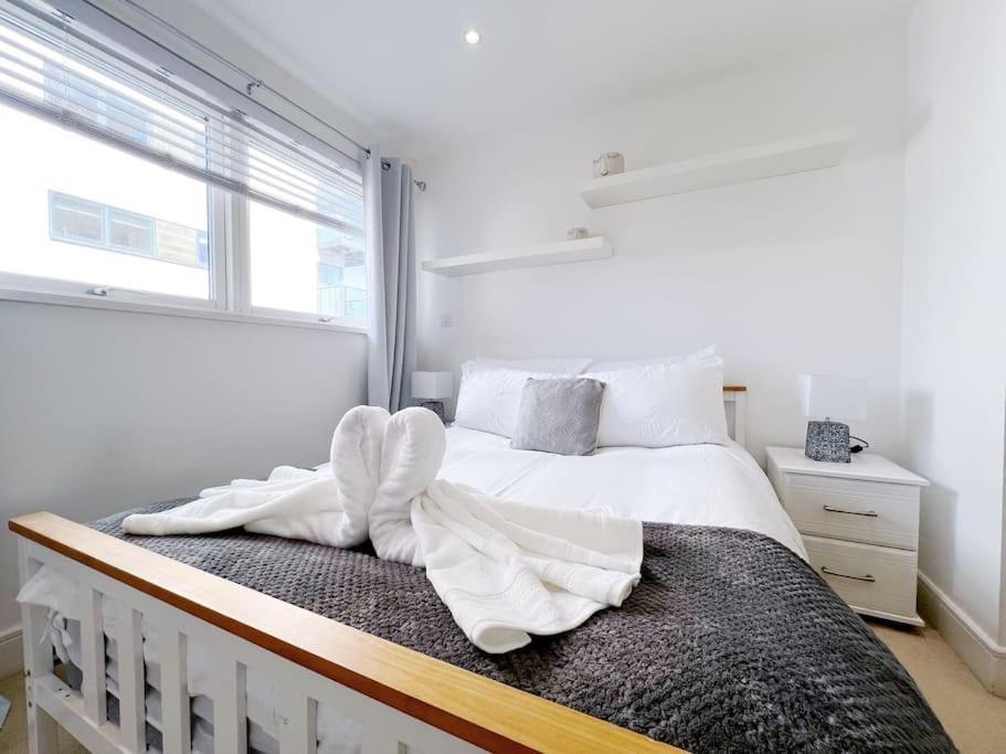 Stylish Seaview One-Bedroom Apt Swansea Extérieur photo