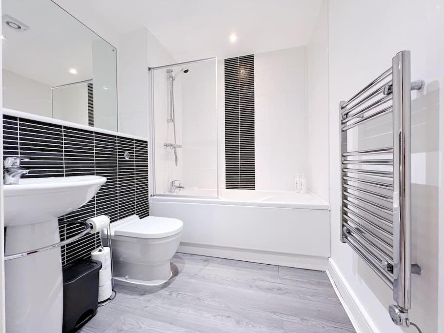 Stylish Seaview One-Bedroom Apt Swansea Extérieur photo