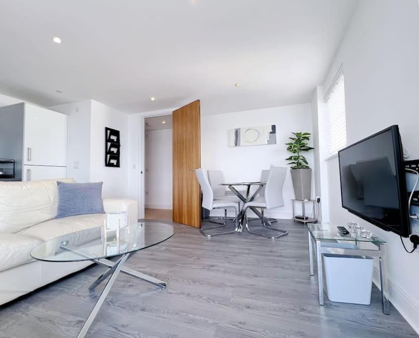 Stylish Seaview One-Bedroom Apt Swansea Extérieur photo