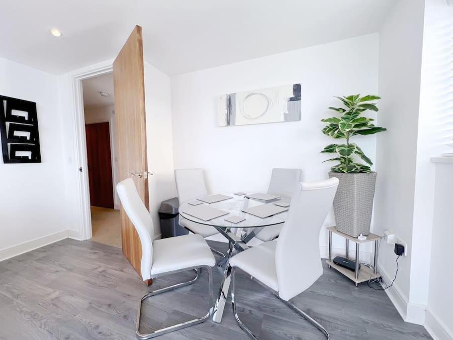 Stylish Seaview One-Bedroom Apt Swansea Extérieur photo