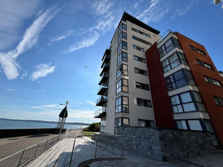 Stylish Seaview One-Bedroom Apt Swansea Extérieur photo