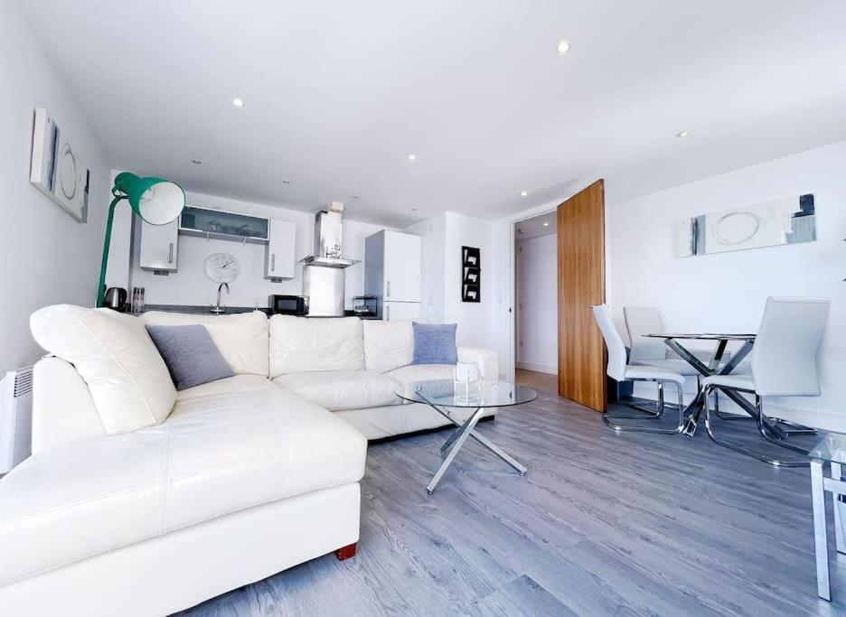 Stylish Seaview One-Bedroom Apt Swansea Extérieur photo