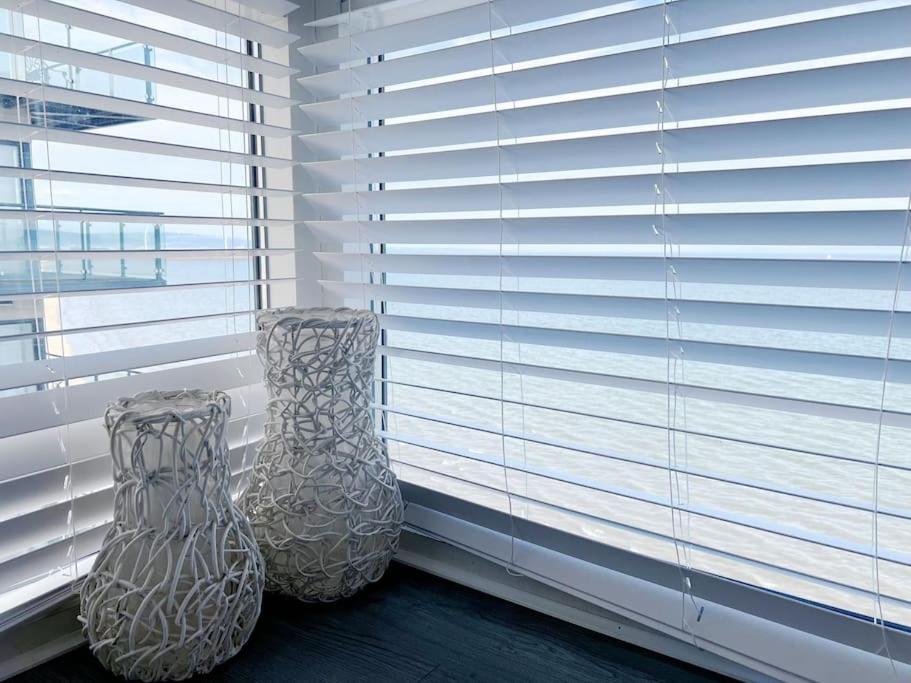 Stylish Seaview One-Bedroom Apt Swansea Extérieur photo