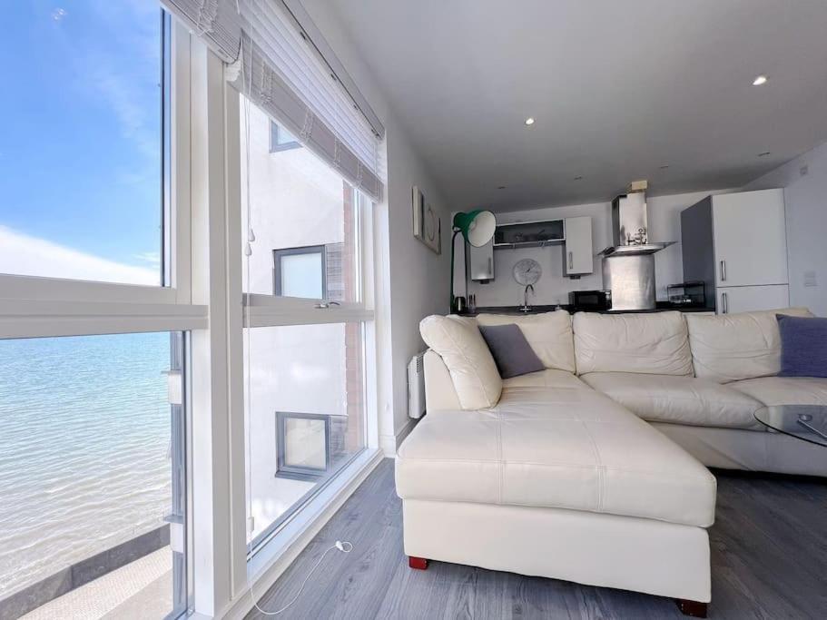Stylish Seaview One-Bedroom Apt Swansea Extérieur photo