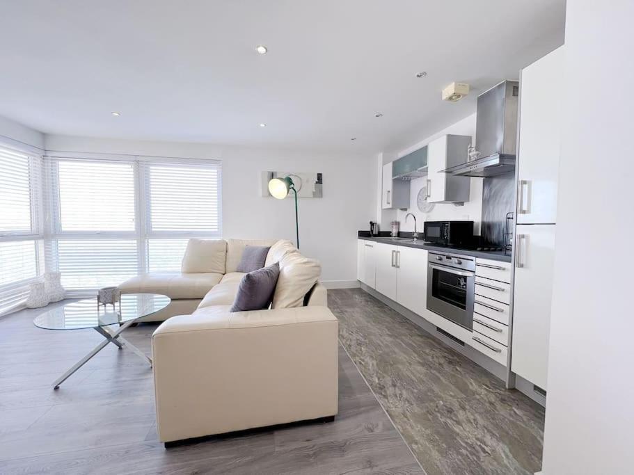 Stylish Seaview One-Bedroom Apt Swansea Extérieur photo